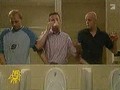 Pisil�s a WC-ben (Ki ki�t fogja)